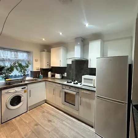 Barking Bliss-2 Bedroom,2 Bath, A Short Distance To Barking Station Buitenkant foto