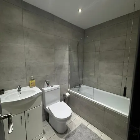Barking Bliss-2 Bedroom,2 Bath, A Short Distance To Barking Station Buitenkant foto