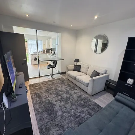 Barking Bliss-2 Bedroom,2 Bath, A Short Distance To Barking Station Buitenkant foto
