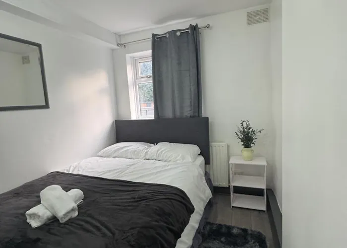 Barking Bliss-2 Bedroom,2 Bath, A Short Distance To Barking Station