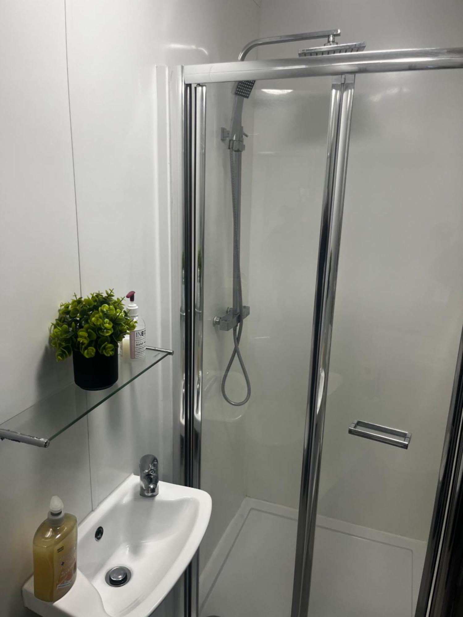 Apartment Barking Bliss-2 Bedroom,2 Bath, A Short Distance To Barking Station Barking (Greater London)