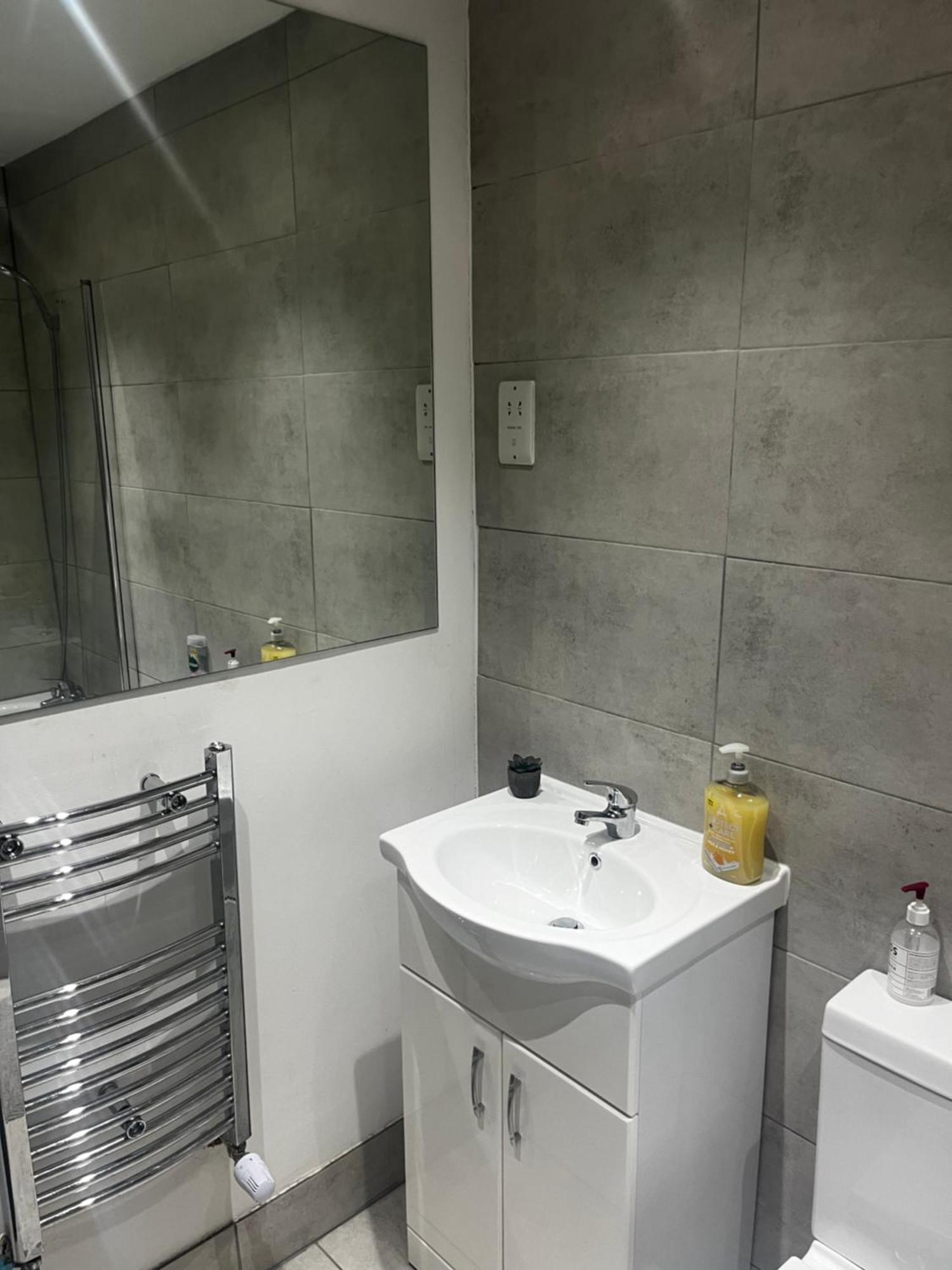 Apartment Barking Bliss-2 Bedroom,2 Bath, A Short Distance To Barking Station Barking (Greater London)