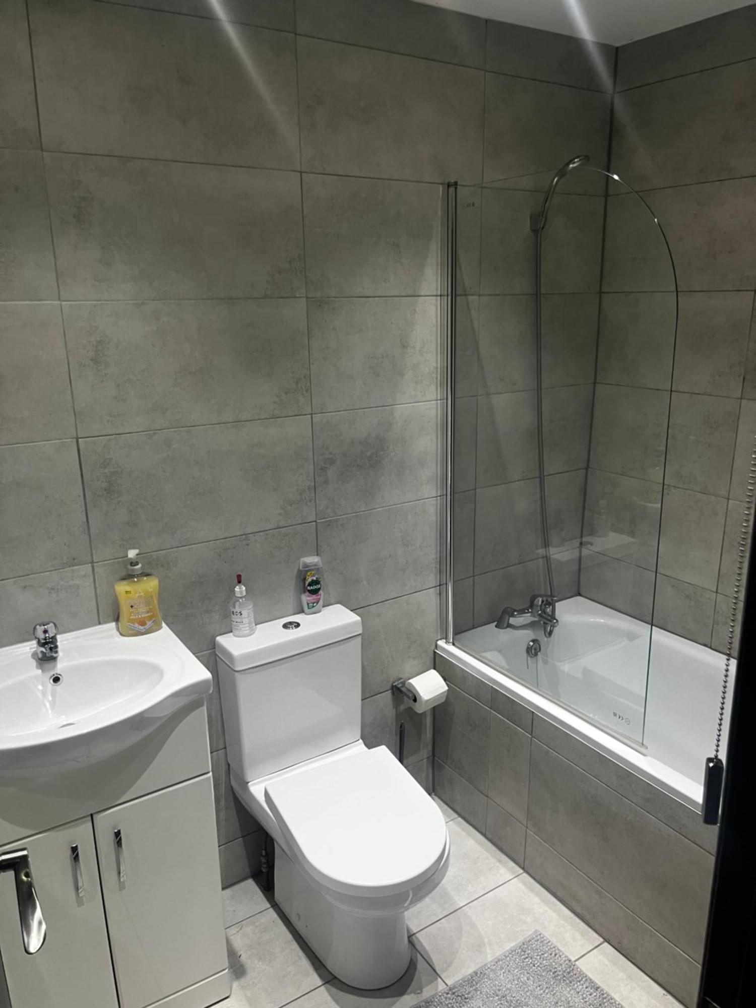 Barking Bliss-2 Bedroom,2 Bath, A Short Distance To Barking Station