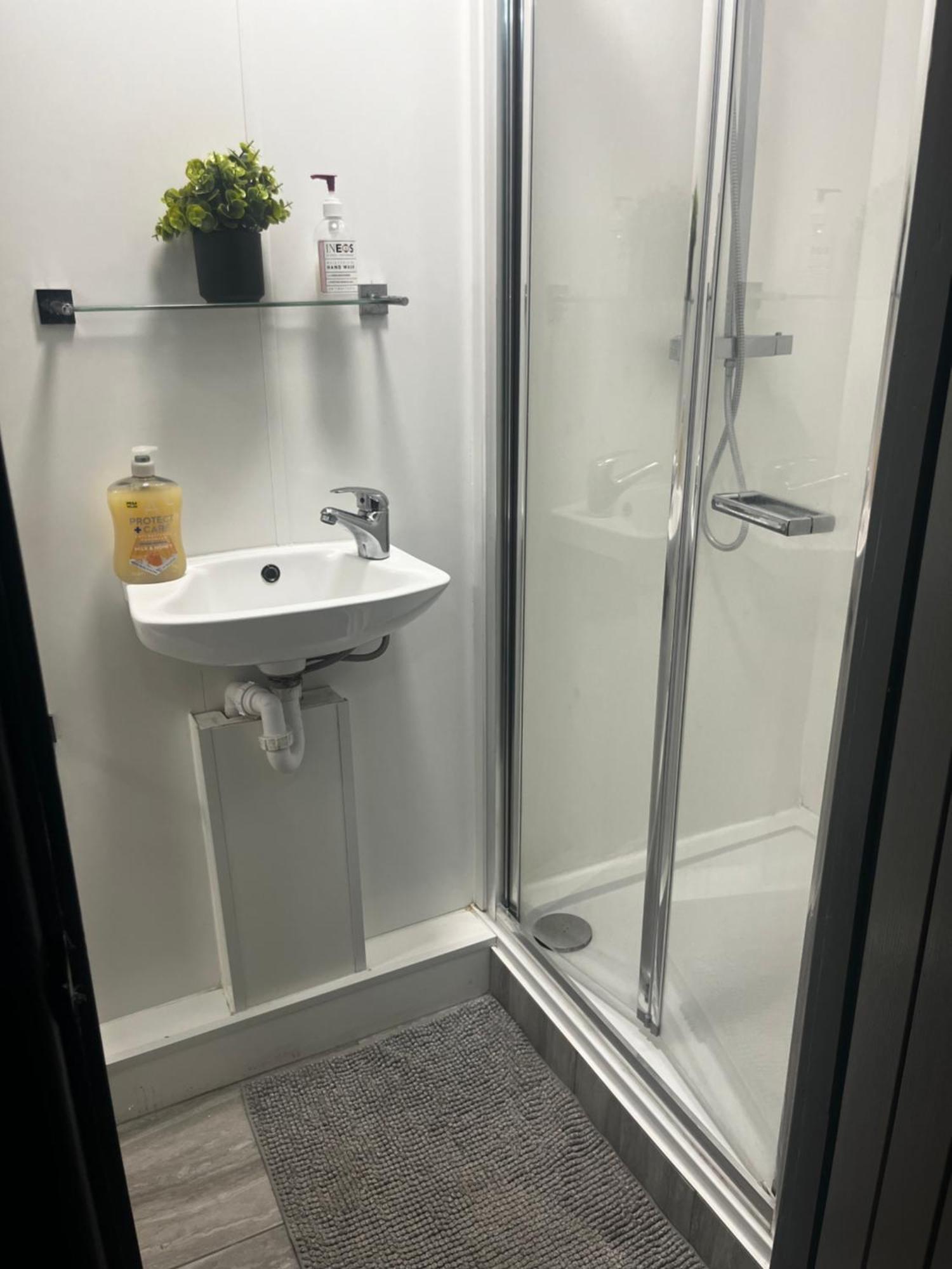 Barking Bliss-2 Bedroom,2 Bath, A Short Distance To Barking Station Apartment