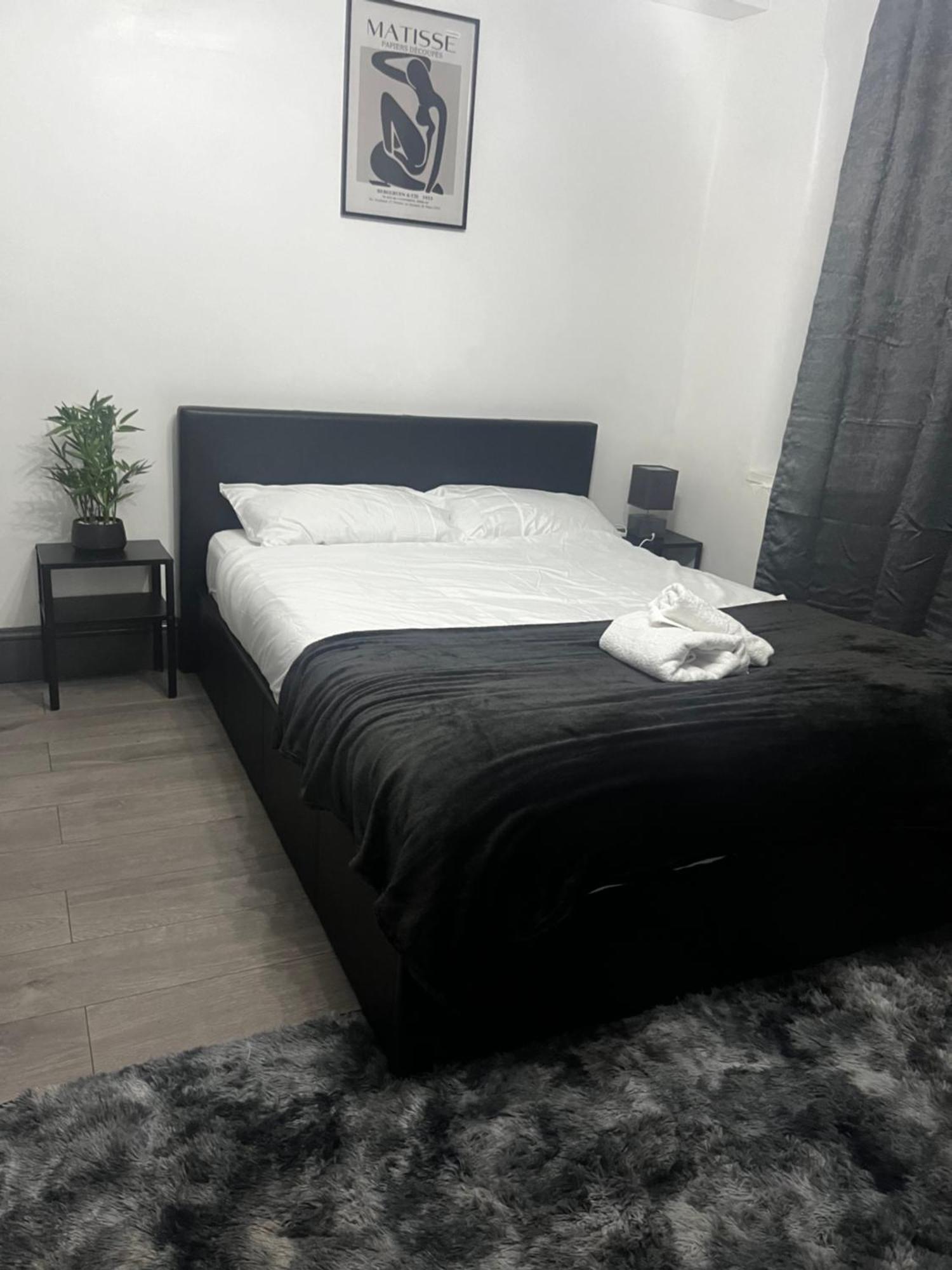Barking Bliss-2 Bedroom,2 Bath, A Short Distance To Barking Station Barking (Greater London)