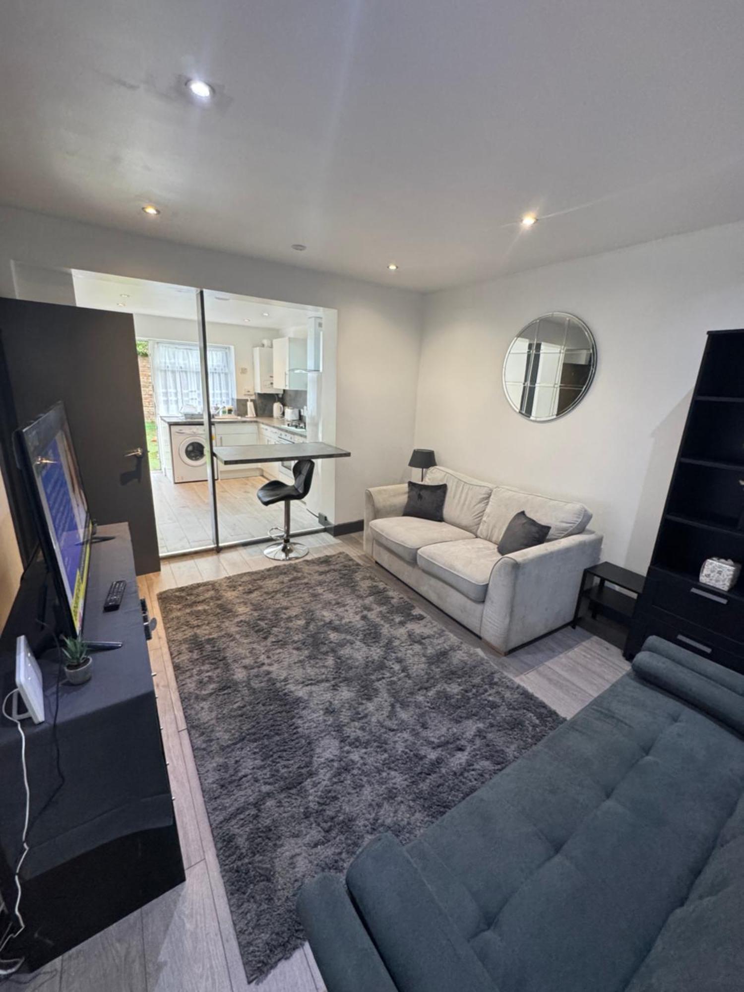 Barking Bliss-2 Bedroom,2 Bath, A Short Distance To Barking Station Apartment Barking (Greater London)