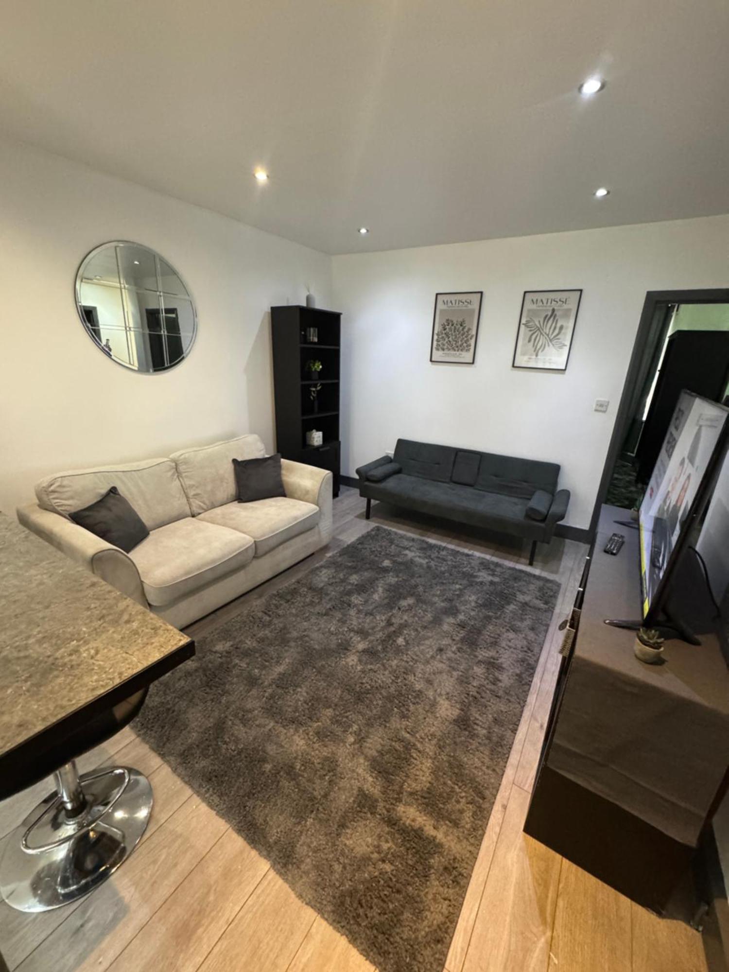 Apartment Barking Bliss-2 Bedroom,2 Bath, A Short Distance To Barking Station